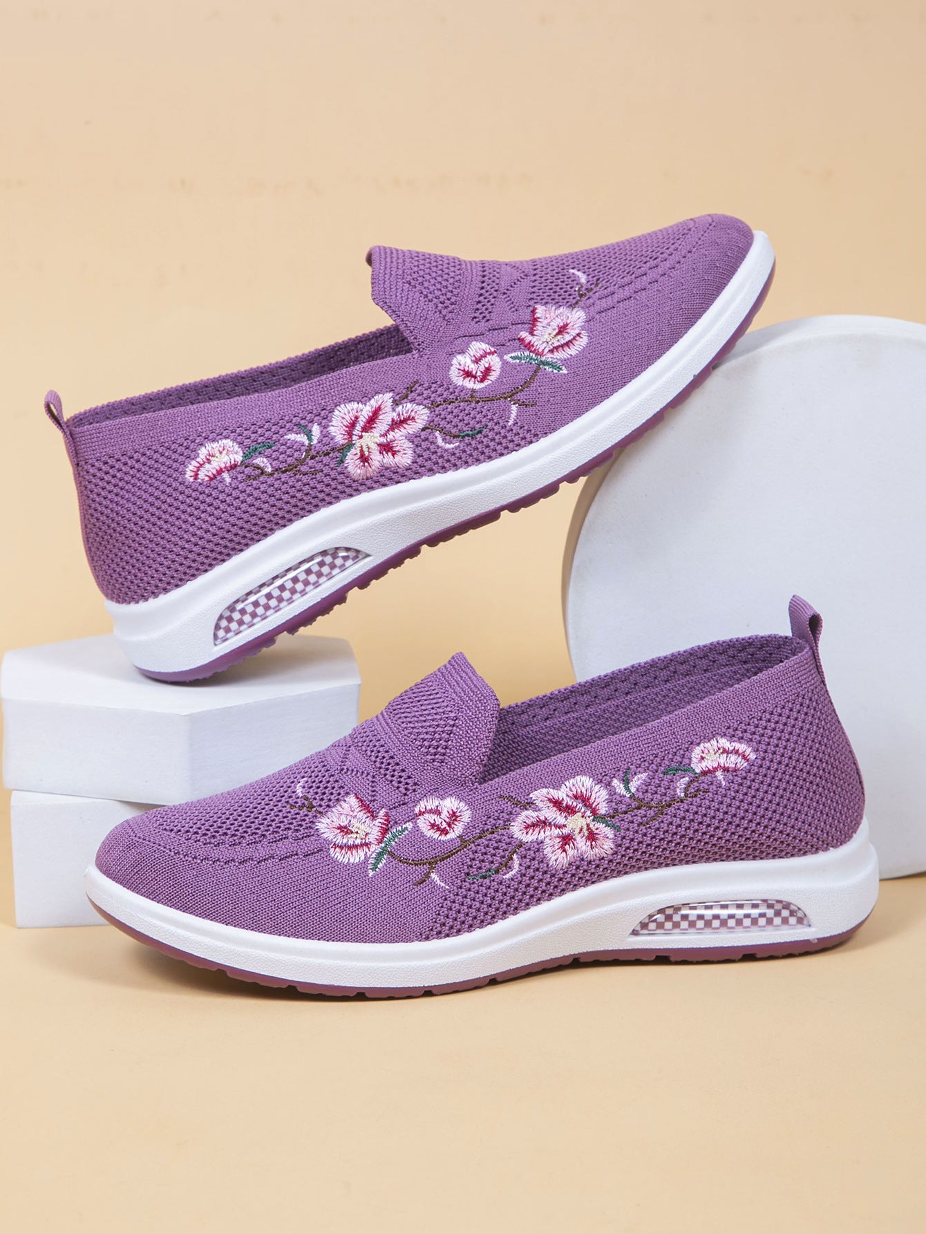 Women's Breathable Cloth Shoes Fashion Embroidery Soft Sole Shoes